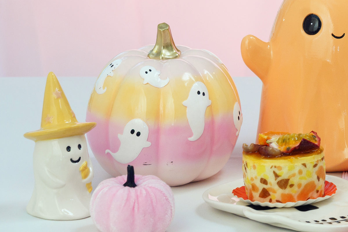 Citrouille Halloween dégradé rose et jaune à fantômes avec fantôme en résine, goûter d'Halloween pastel