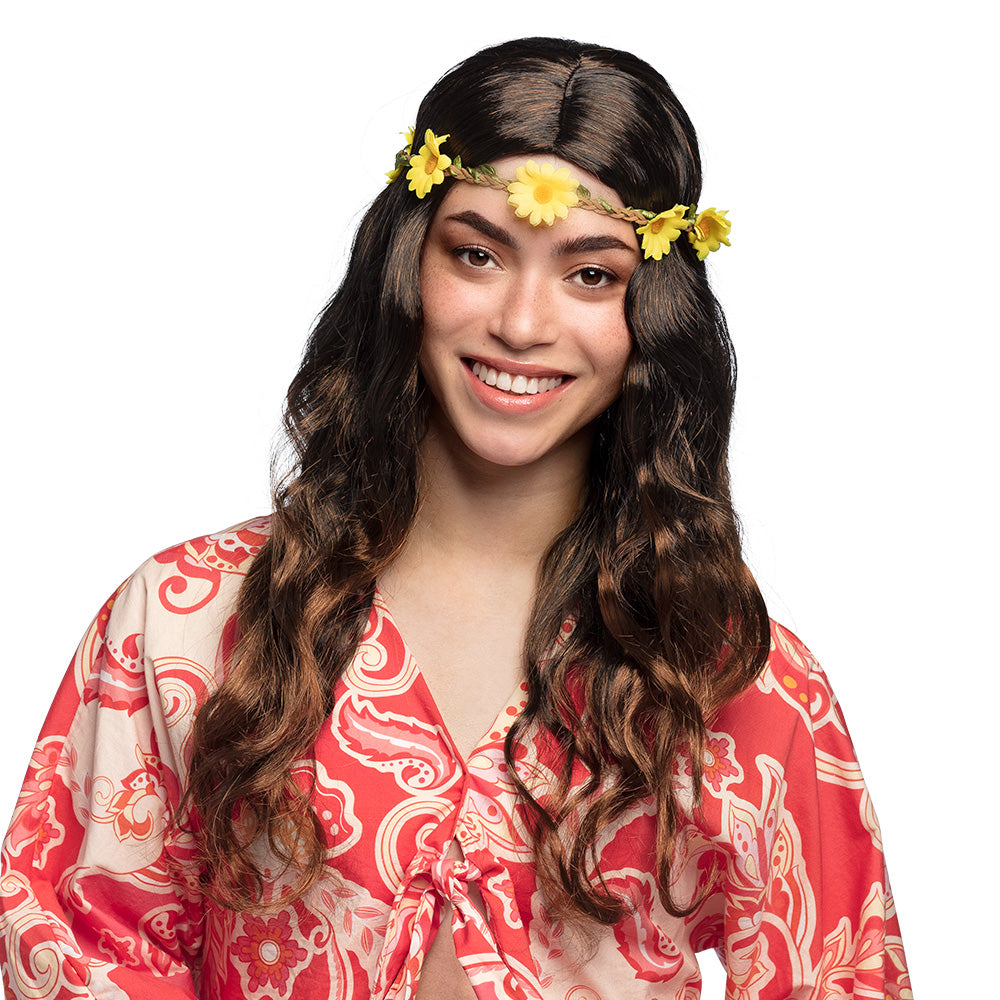 Black and brown Joy wig for women with headband, 60s and 70s hippie style, made of polyethylene and polyester, adult costume accessory.