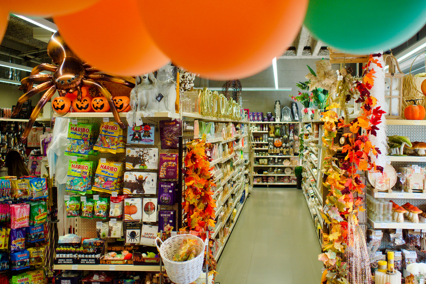 Boutique IdéaFête Villeneuve-Loubet - Magasin articles de fête ballons déguisements