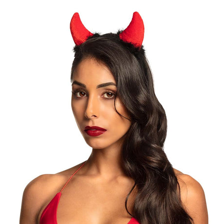 Red devil horn tiara for women, Halloween costume accessory with feathers, ideal for adults, made of polyester and polystyrene.