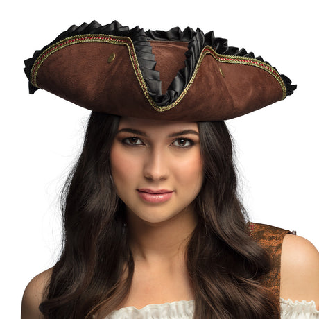 Women's brown pirate hat Evalyn made of polyester, EVA, and iron, adult size 57 cm, ideal for pirate costumes and themed parties.