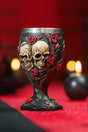 Calice gothique aux deux crânes enlacés et roses rouges, sur fond rouge pour une table d'Halloween
