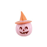 Citrouille Halloween rose pastel en résine avec chapeau de sorcière orange, vue de face, décoration d'Halloween