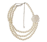 Collier perles et fleur blanche - PVC - 25 cm