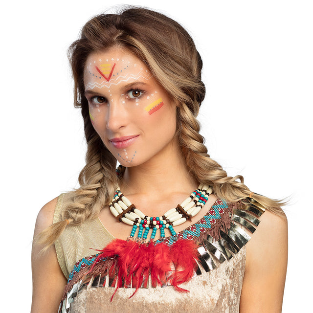 Women's Lootah necklace made of wood, polyester, chicken feathers, and iron, featuring an Indian-inspired jewelry design for adults.