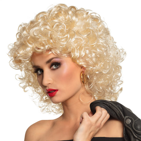 Blonde 1950s rock and roll style women's wig made of 100% polyester, packaged in a box, ideal for adult costume parties.