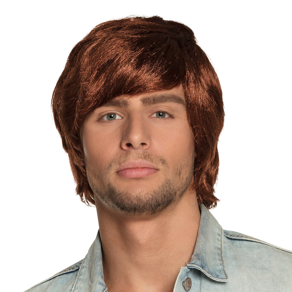 Brown Tyler wig for men made of 100% polyester, adult size, displayed in a box, ideal for costume or fashion use.
